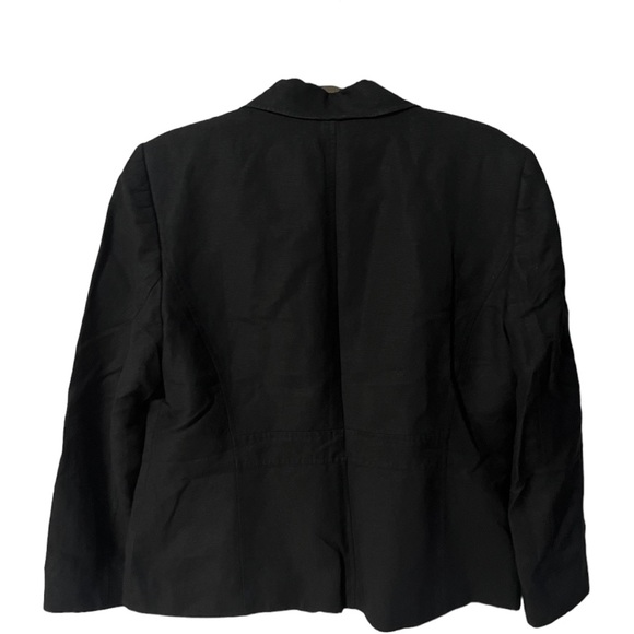 A Tahari jacket in black and a size 16 - Picture 5 of 6